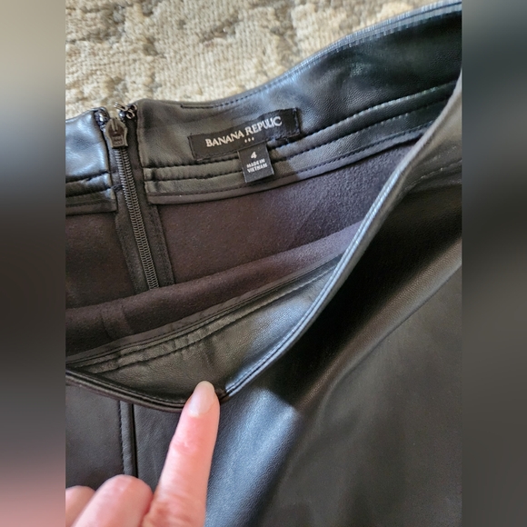 Banana Republic Factory Vegan Leather Midi Skirt, Black, size 4, NWOT - Picture 7 of 8